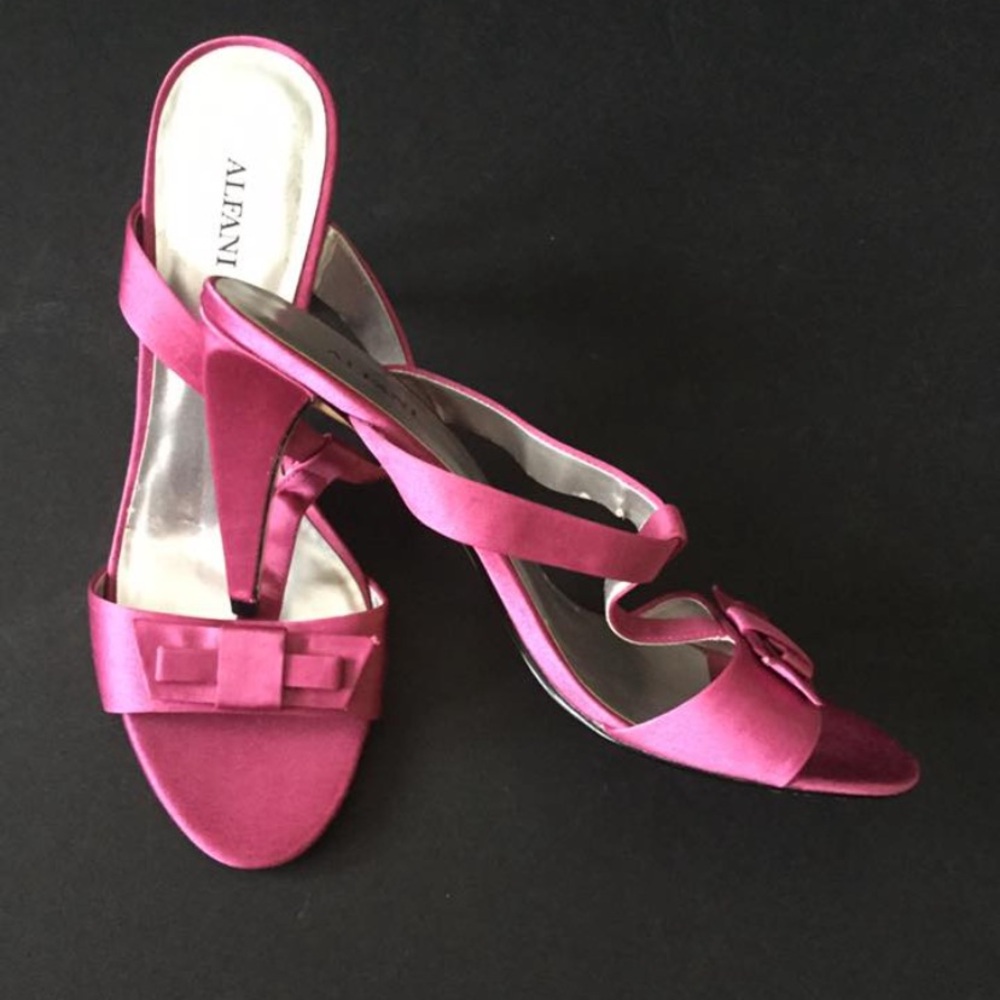 Alfani Women’s Pink, magenta Open toe heel slip on Satin sandals size 8M